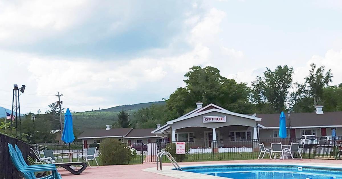 Gorham Motor Inn Екстер'єр фото