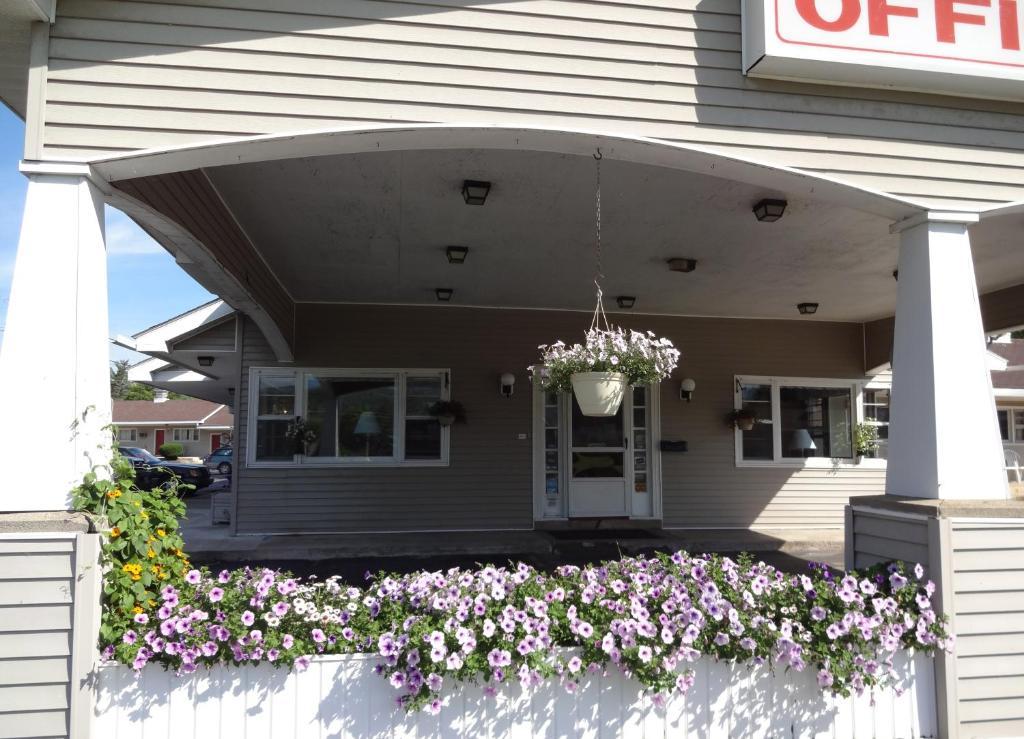 Gorham Motor Inn Екстер'єр фото