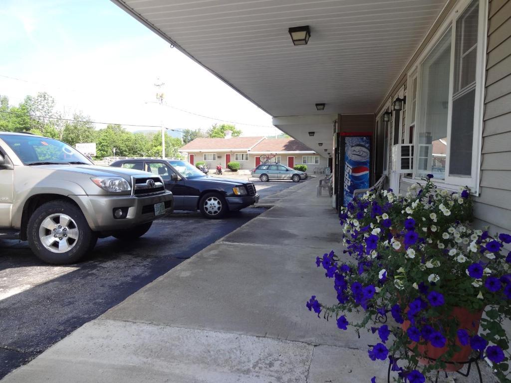 Gorham Motor Inn Екстер'єр фото