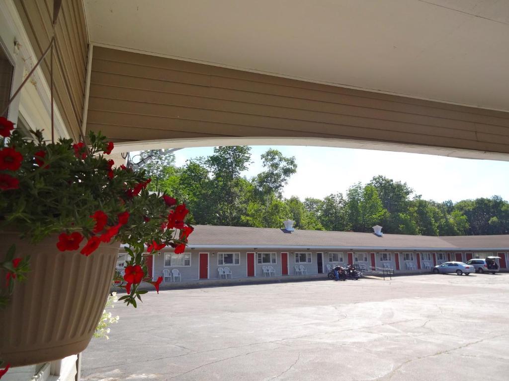 Gorham Motor Inn Екстер'єр фото